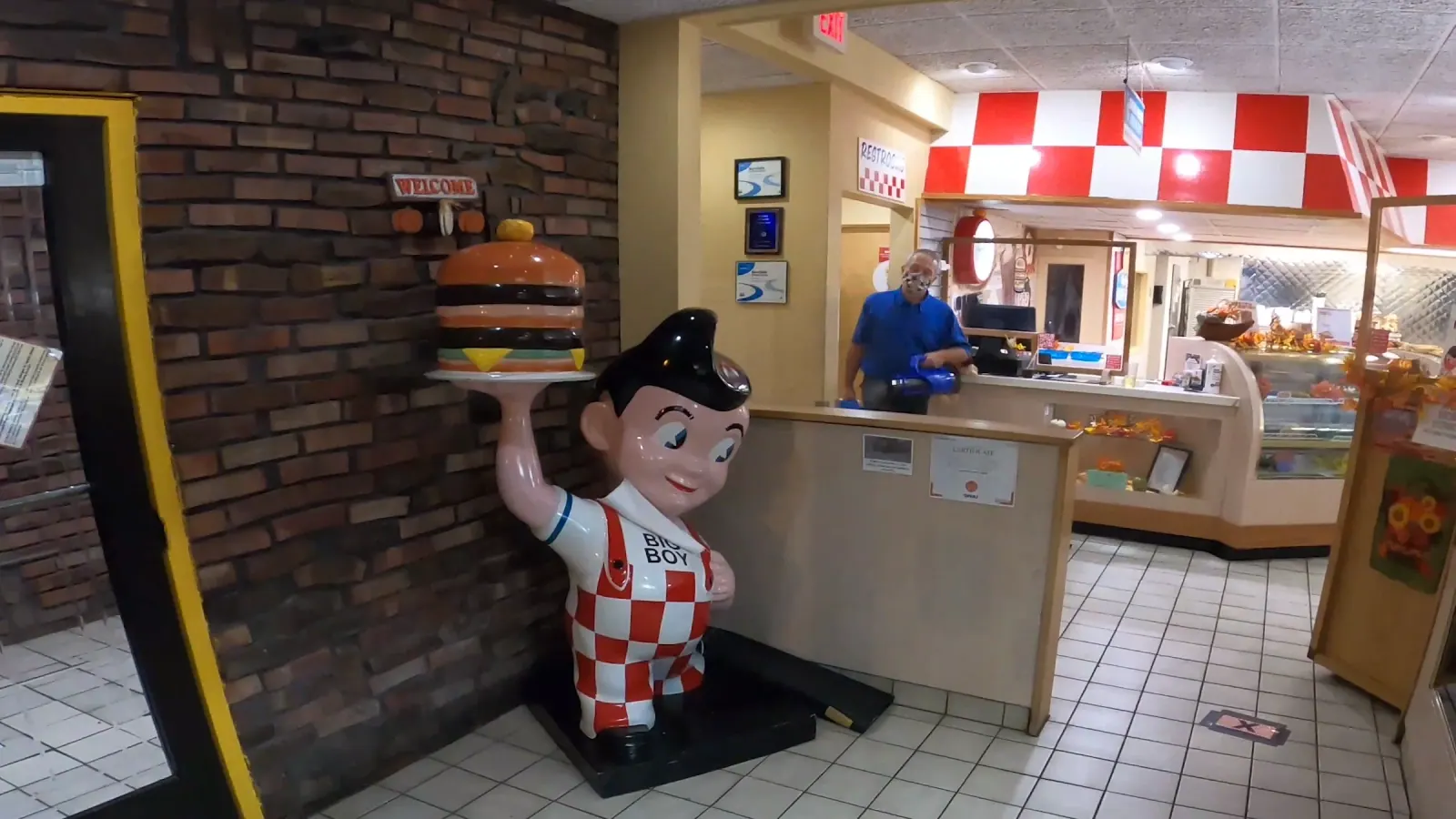 Toledo area restaurant dining room maintained on a SWAT cleaning program